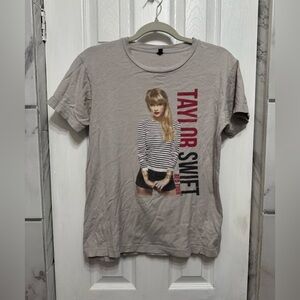 Taylor Swift The RED Tour 2013 Concert T-Shirt Women’s Small Unisex Light Gray